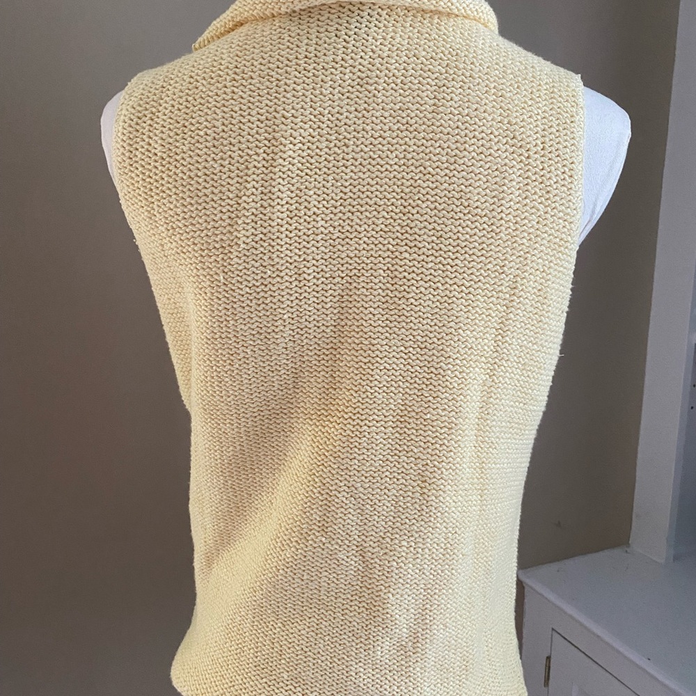 Pale Yellow Sleeveless Turtleneck Knit Sweater - Picture 4 of 13
